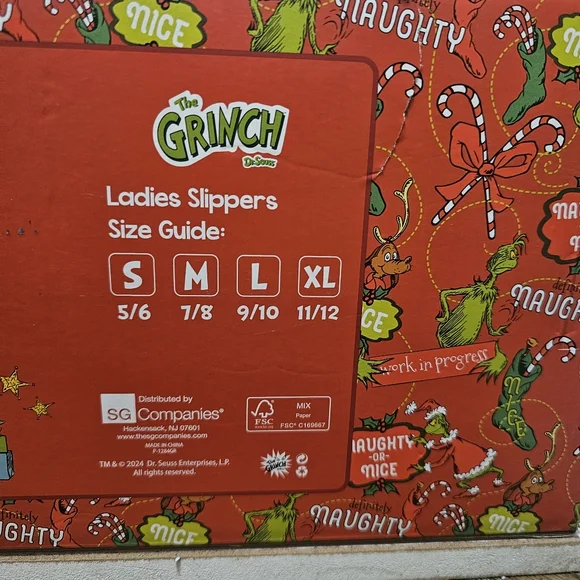 NEW The Grinch Ladies Slippers 5/6- White - Picture 5 of 5